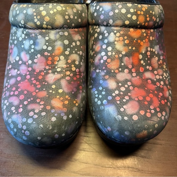 Dansko women’s professional clogs. Patterned. Size 37eu; 7us. - Picture 2 of 6